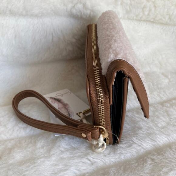 Brand New JESSICA SIMPSON Faux Lambs Wool Top Flap Tri-Fold Vegan Brown - Picture 4 of 9